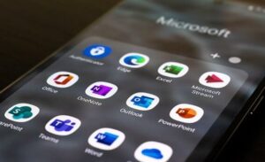 Microsoft lanza Microsoft 365 Copilot, una herramienta de inteligencia artificial integrada en sus aplicaciones