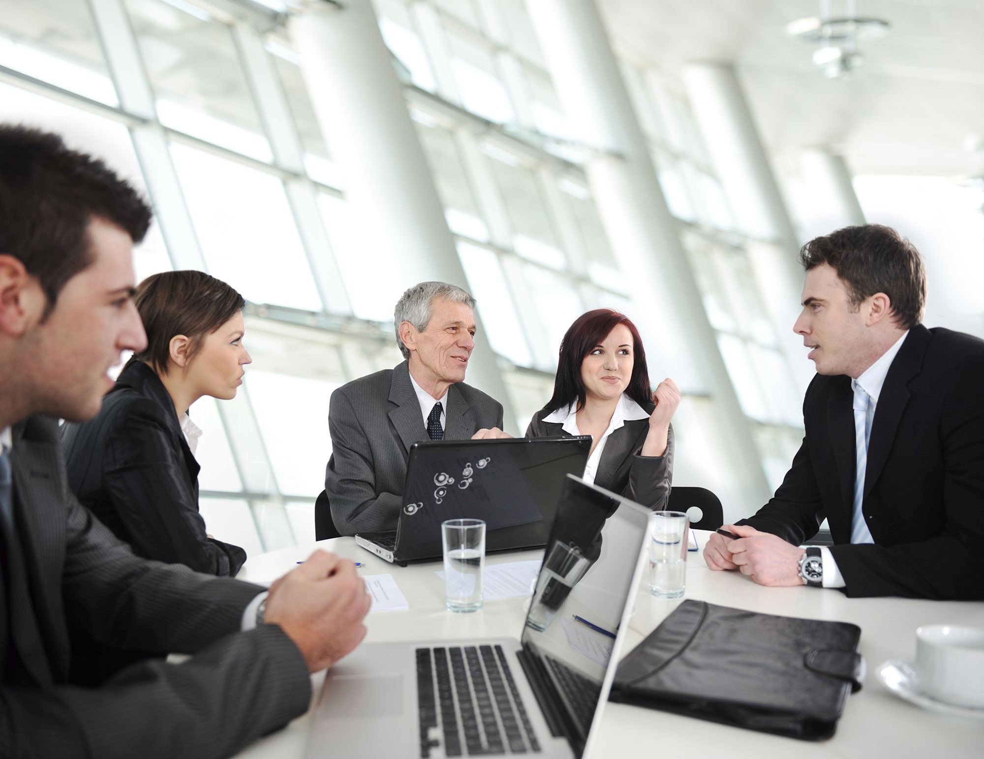 ¿Cuál es el papel de los CEOs en la transformación digital de la empresa?