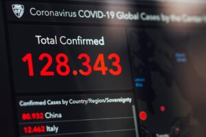 Priorizando la seguridad, la privacidad y la confianza en la era de la IA | Informe de Propósito FY25